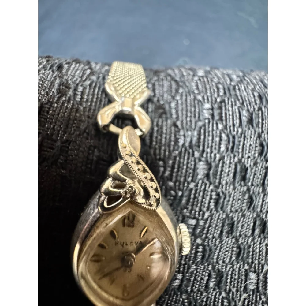 Bulova vintage 23